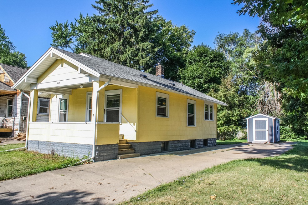 1034 Dakin St, Lansing, MI 48912 - photo 1