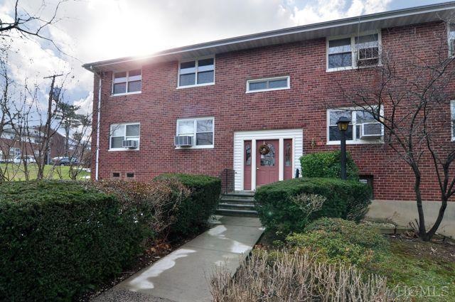 63 Bolmer Ave unit 2D, Yonkers, NY 10703 - photo 1