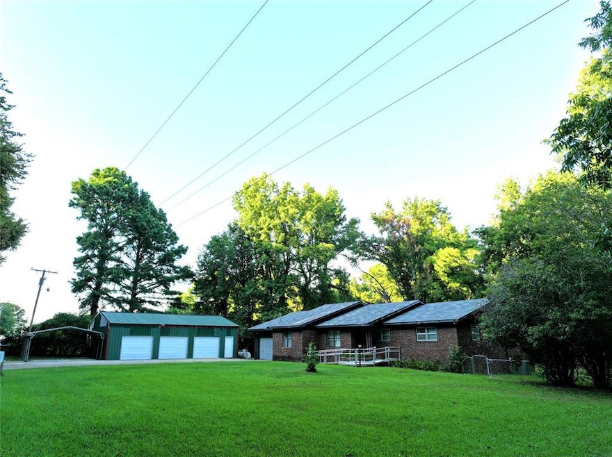 604 N Denison Rd, Idabel, OK 74745 - photo 1