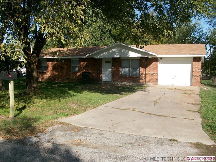 1207 N Sherman Ave, Okmulgee, OK 74447 - photo 1