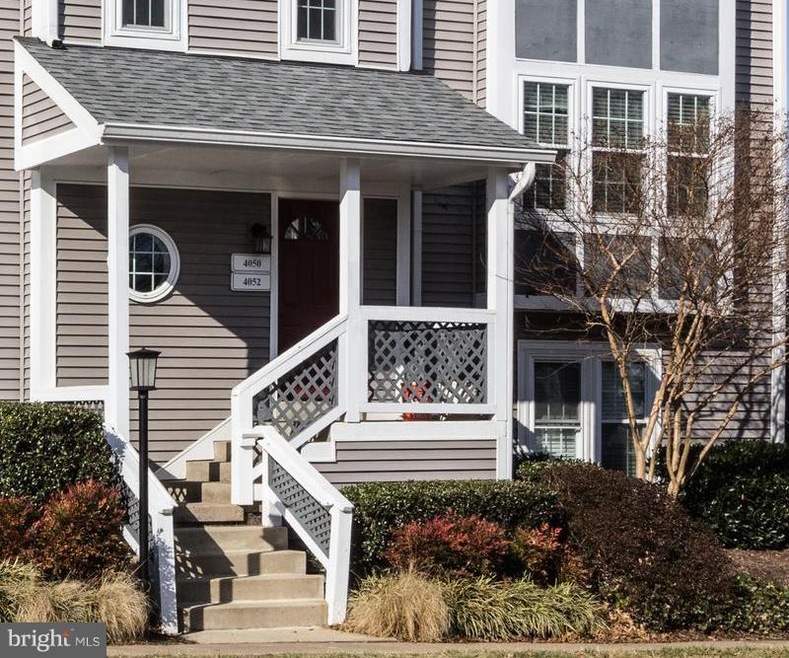 4050B Grays Pointe Ct, Fairfax, VA 22033 - photo 1