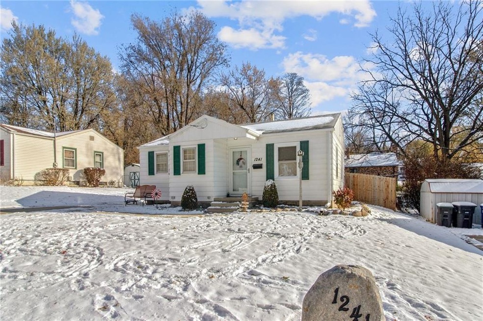 1241 E 33rd Ct, Des Moines, IA 50317 - photo 1