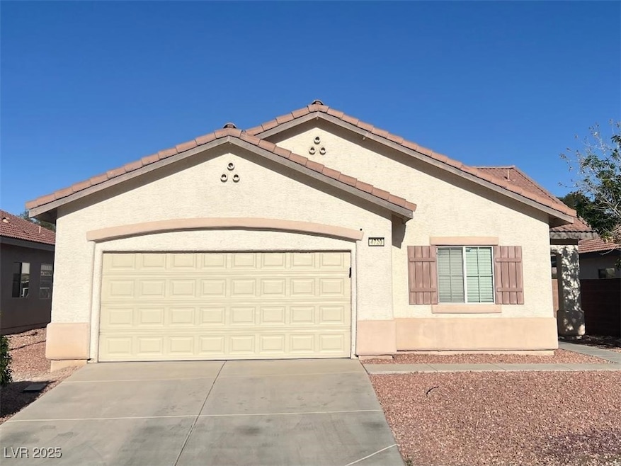Ranch-style home featuring driveway, stucco siding
