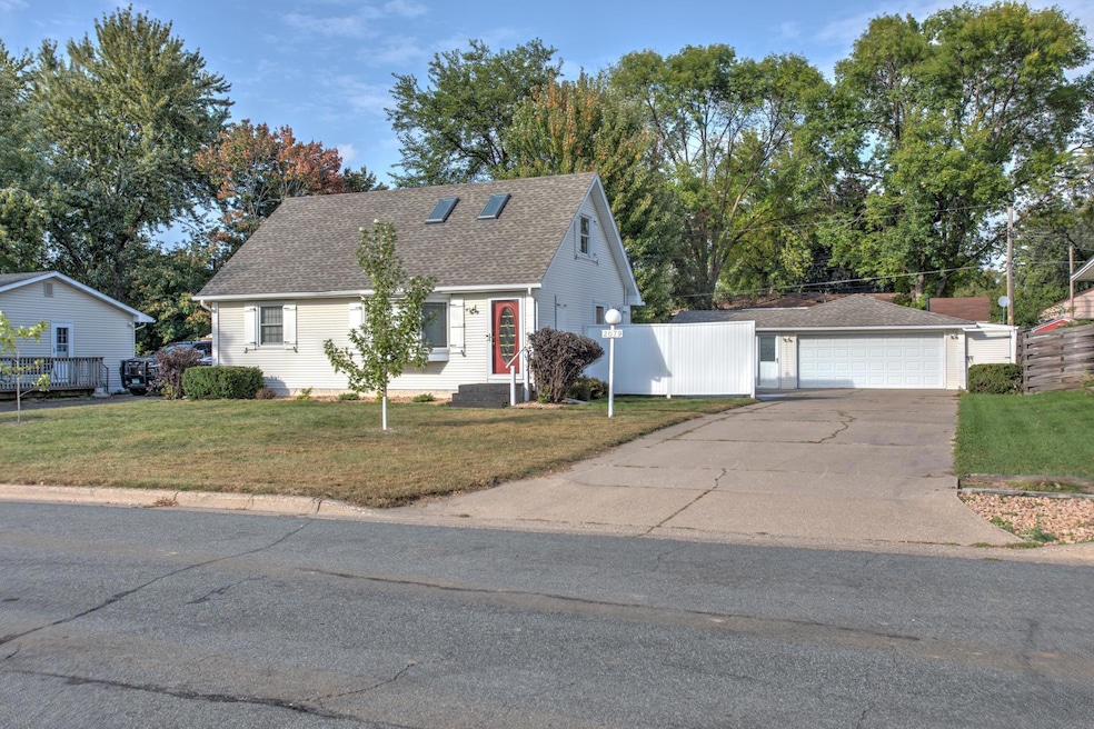 2079 Garnet Ln, Saint Paul, MN 55122 - photo 1