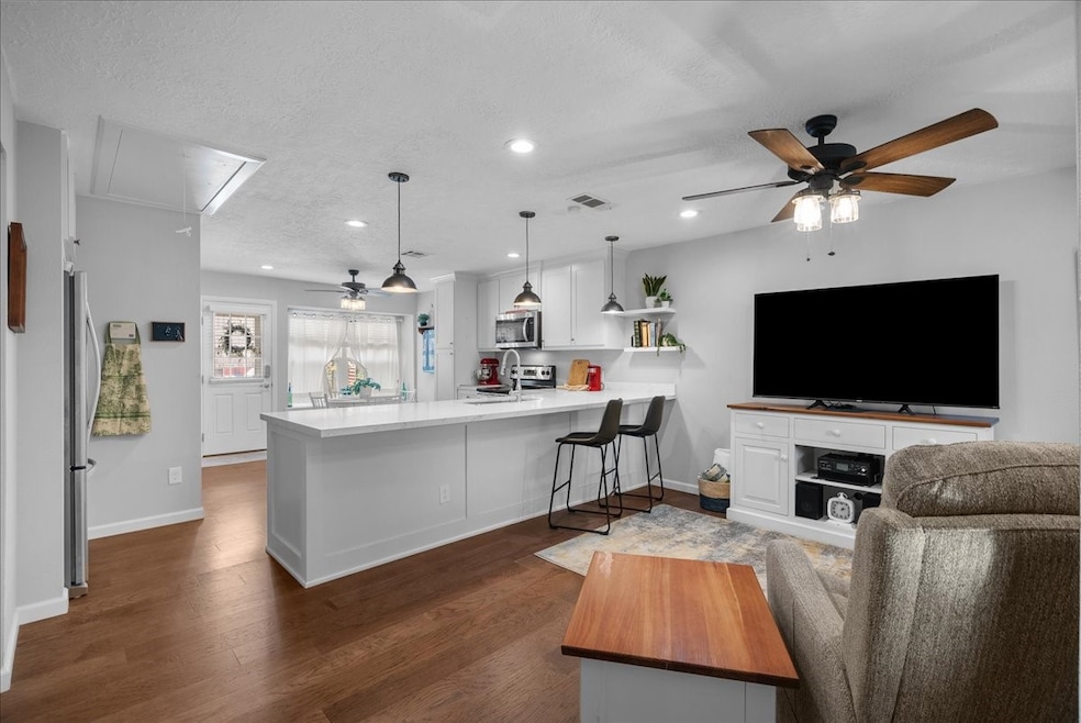 3760 Laura Leigh Dr, Friendswood, TX 77546 - photo 1