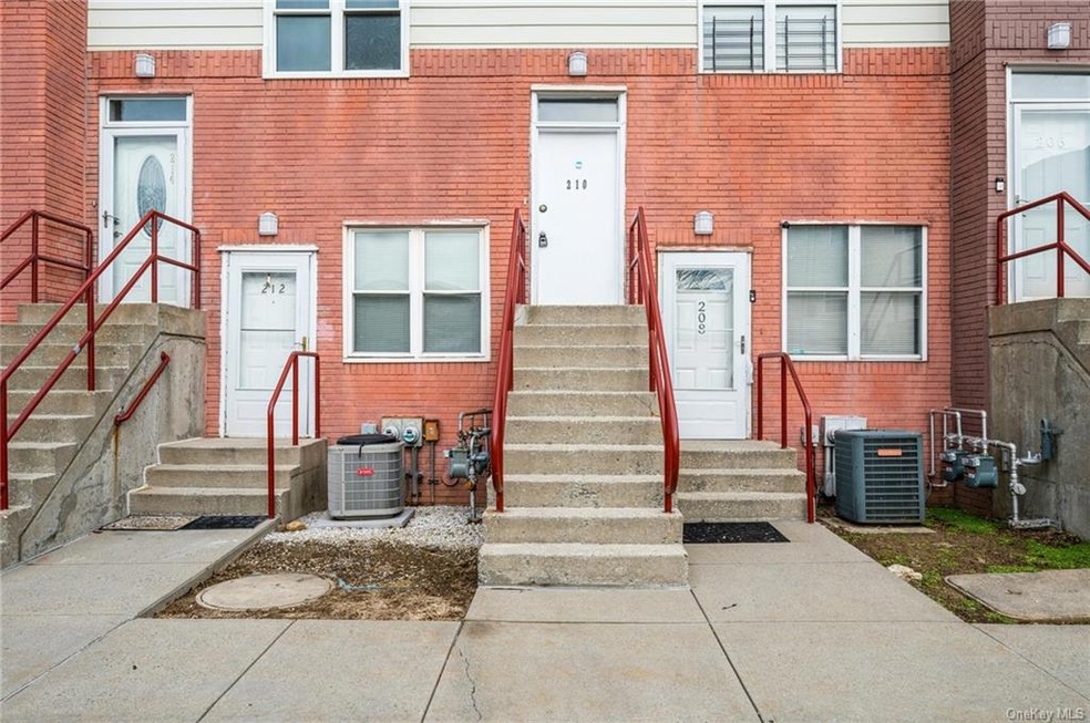 210 Fleet Ct unit 16210, Bronx, NY 10473 - photo 1