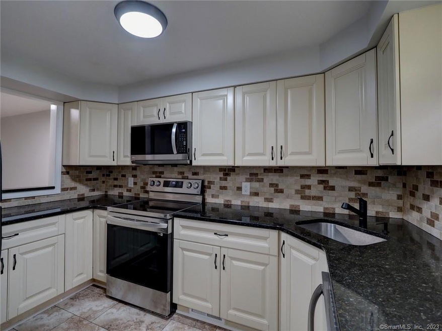 1367 Hanover Ave unit 602, Meriden, CT 06451 - photo 1