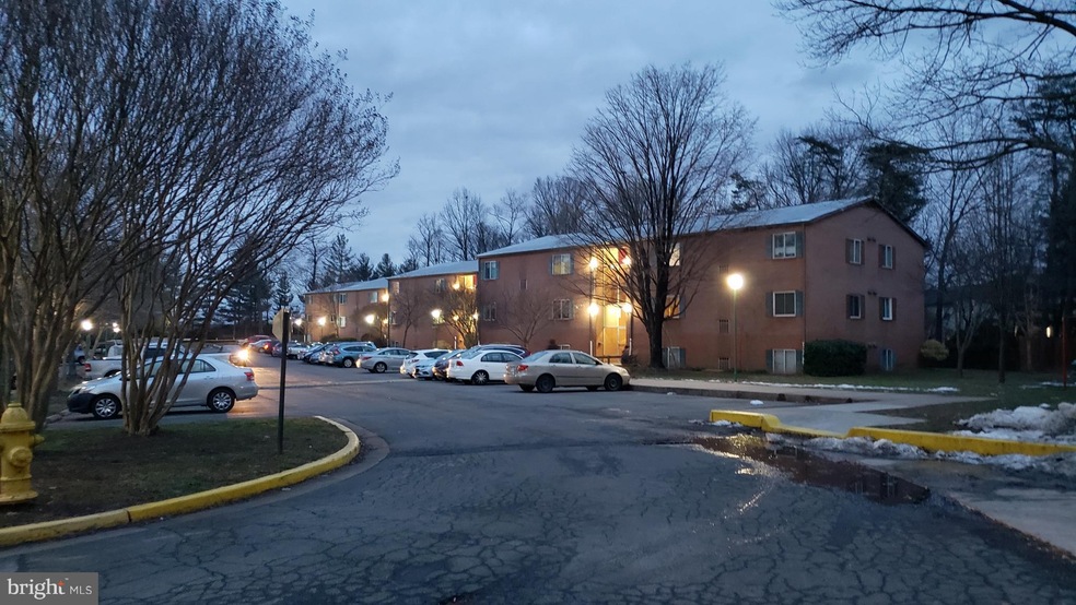 7492 Princess Carol Ct unit 2, Manassas, VA 20111 - photo 1