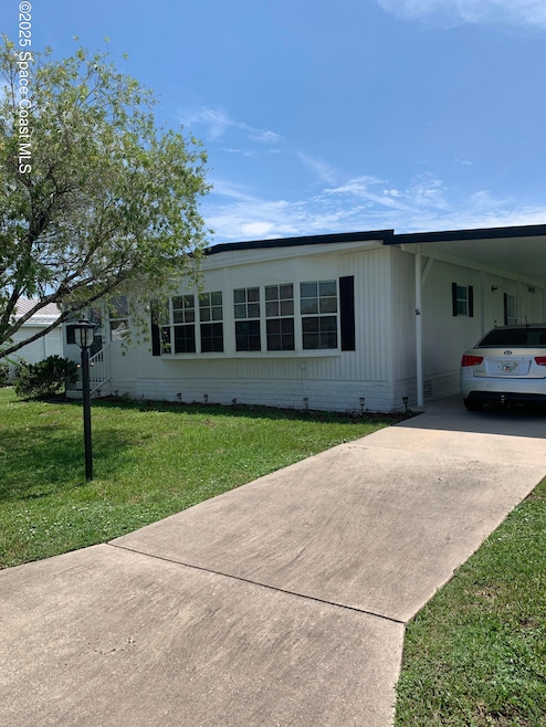 913 Fir St, Sebastian, FL 32976 - photo 1