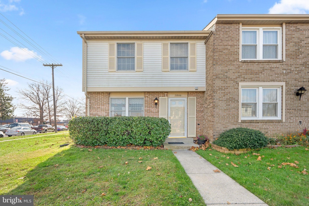 11800 Ashbrook Ct, Germantown, MD 20876 - photo 1