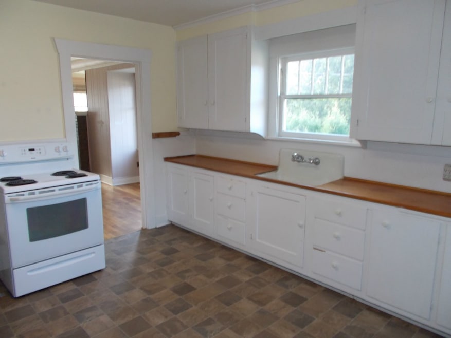 2037 Roosevelt Ave, Enumclaw, WA 98022 - photo 1