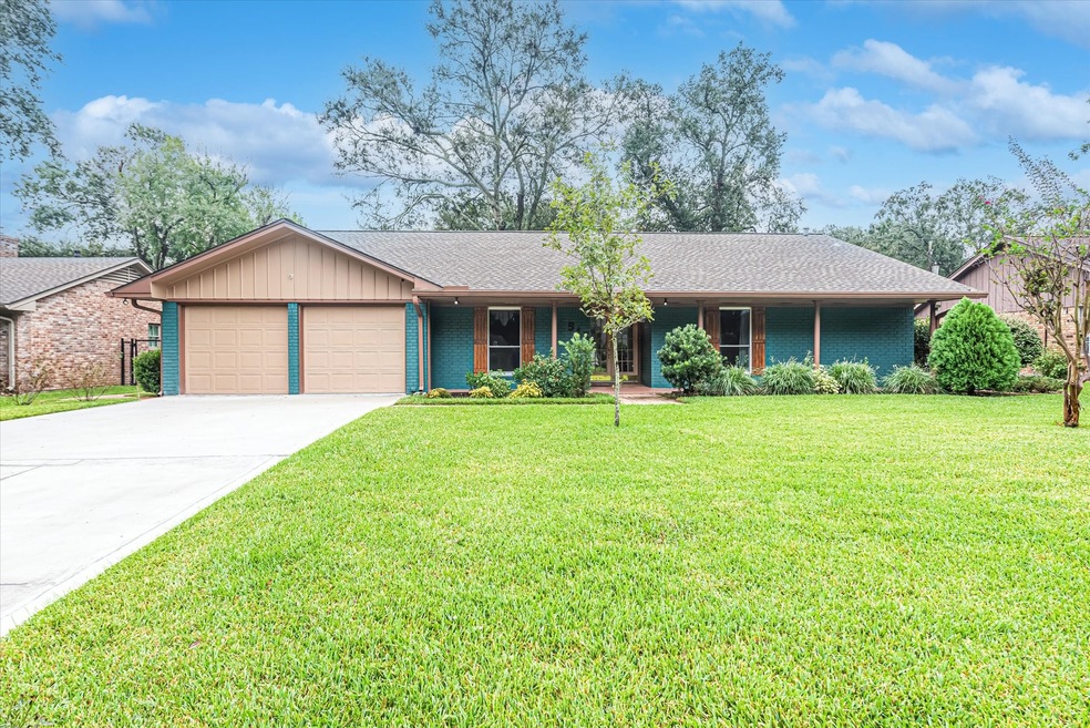 515 S Pecan Dr, Tomball, TX 77375 - photo 1