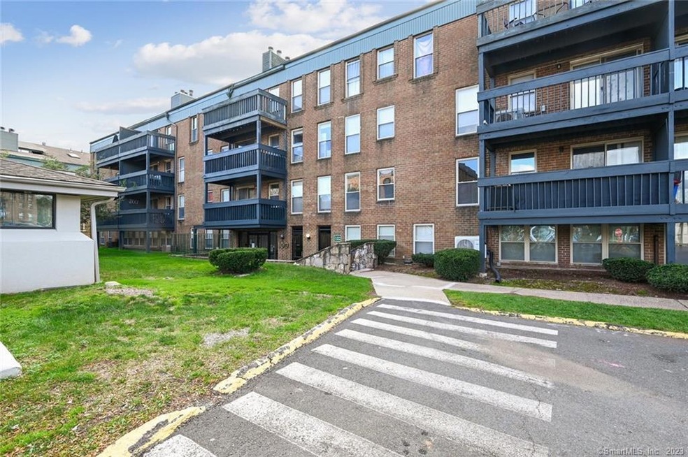 100 Kane St unit D4, West Hartford, CT 06119 - photo 1
