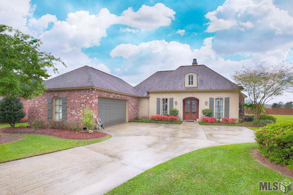 Beautiful landscaping & curb appeal!