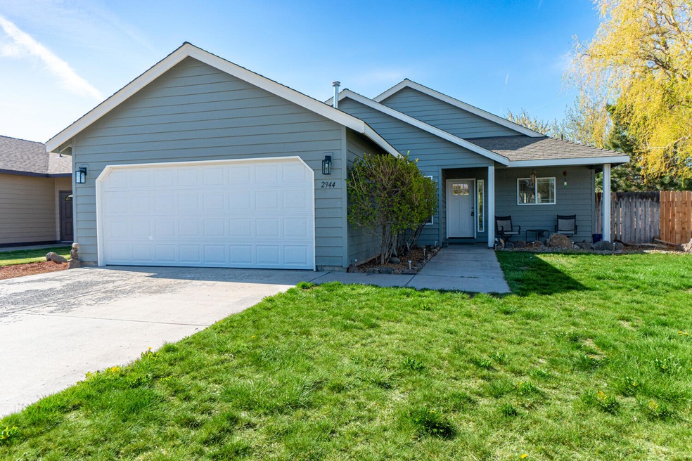 2944 SW Peridot Ave, Redmond, OR 97756 - photo 1