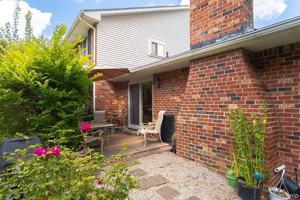 42222 Toddmark Ln unit 53, Clinton Township, MI 48038 - photo 1