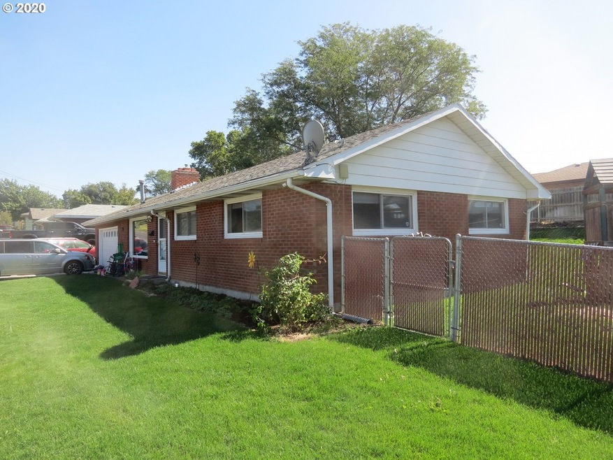 3140 SW Hailey Ave, Pendleton, OR 97801 - photo 1