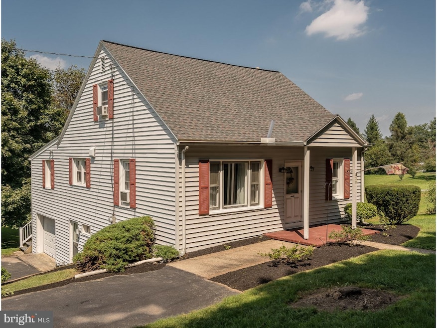479 White Oak Ln, Leesport, PA 19533 - photo 1