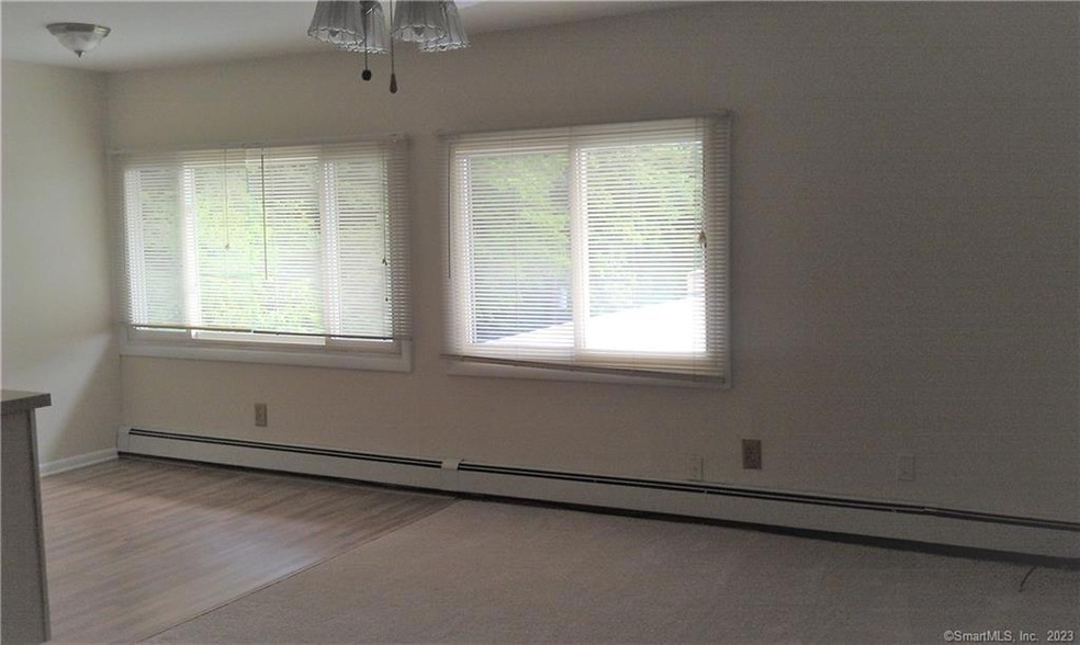 32 Sigwin Cir unit 32, Wallingford, CT 06492 - photo 1