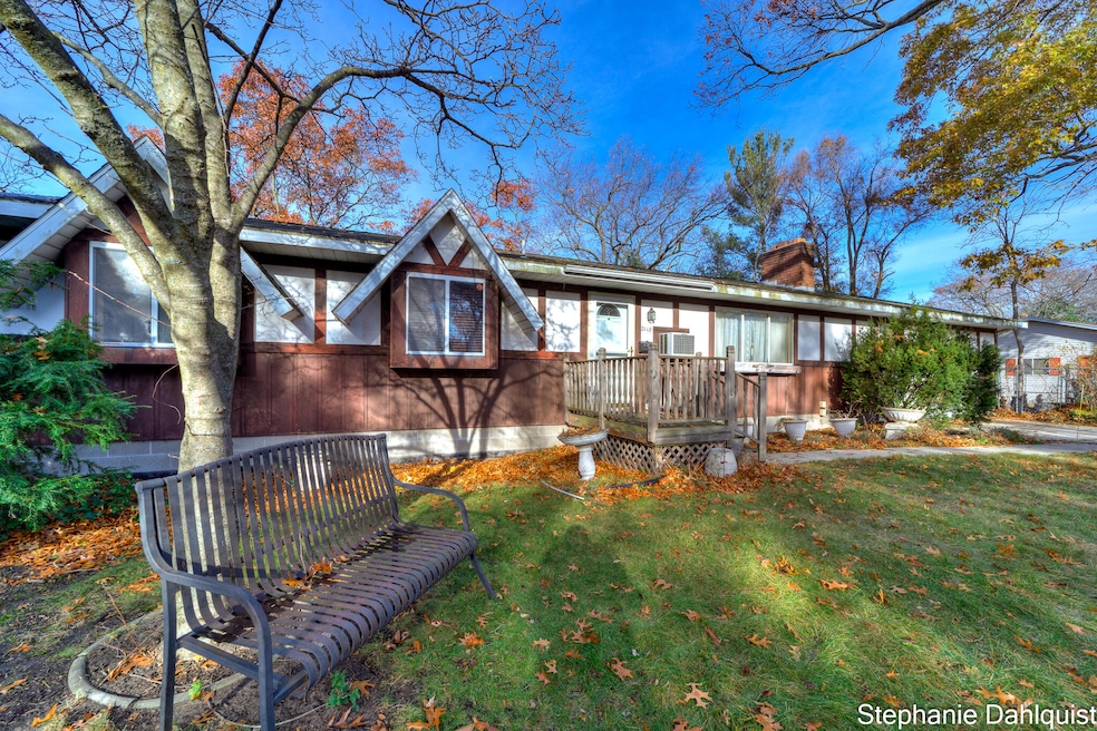 2118 Moulton Ave, Muskegon, MI 49445 - photo 1