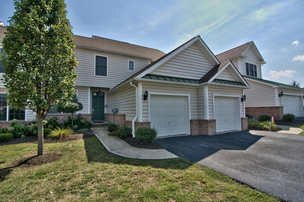 2204 Robinson Close, Moosic, PA 18507 - photo 1