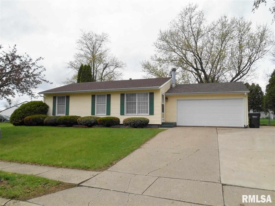 4016 Cresthill Dr, Davenport, IA 52806 - photo 1