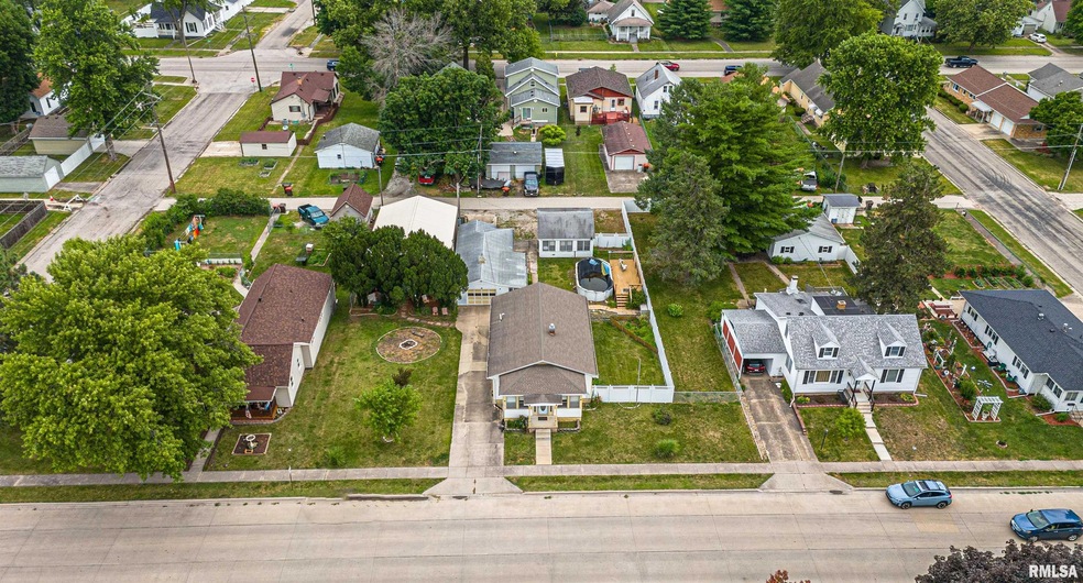 1308 Pulaski St, Lincoln, IL 62656 - photo 1