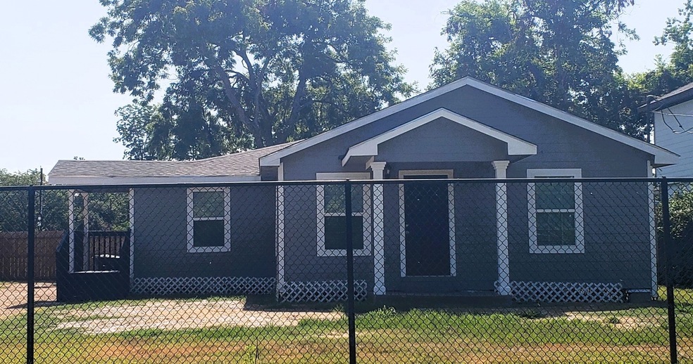 7614 Peachtree St unit A, Houston, TX 77016 - photo 1