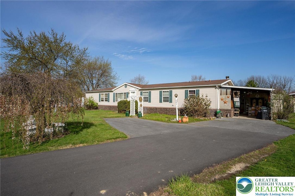 183 Greenbriar Dr S, Bath, PA 18014 - photo 1