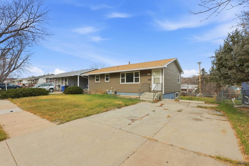 520 E Tallent St, Rapid City, SD 57701 - photo 1