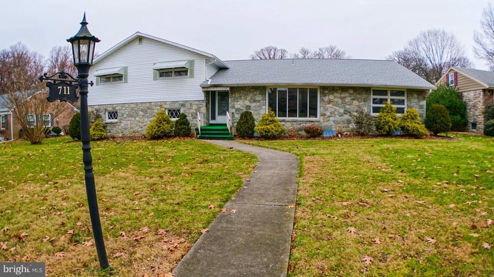 711 Spruce St, Reading, PA 19611 - photo 1