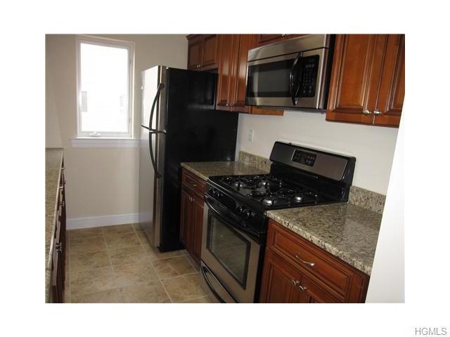 108 Tondo Cir unit 108, Harriman, NY 10926 - photo 1