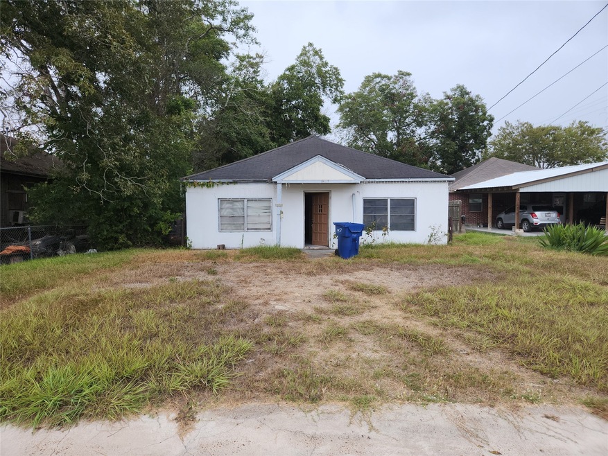 1805 Avenue C, Bay City, TX 77414 - photo 1