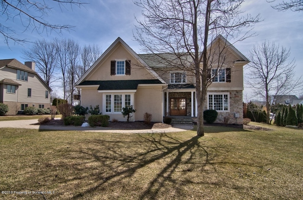 913 Parkview Rd, Moscow, PA 18444 - photo 1