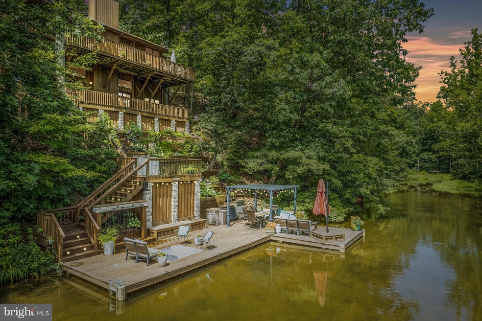 1233 Lakeview Dr, Cross Junction, VA 22625 - photo 1