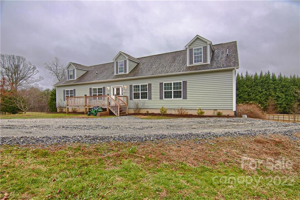 40 Song Sparrow Dr, Hendersonville, NC 28792 - photo 1