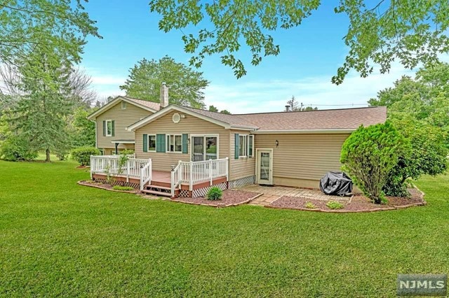 320 Longview Acres Ct, Newton, NJ 07860 - photo 1