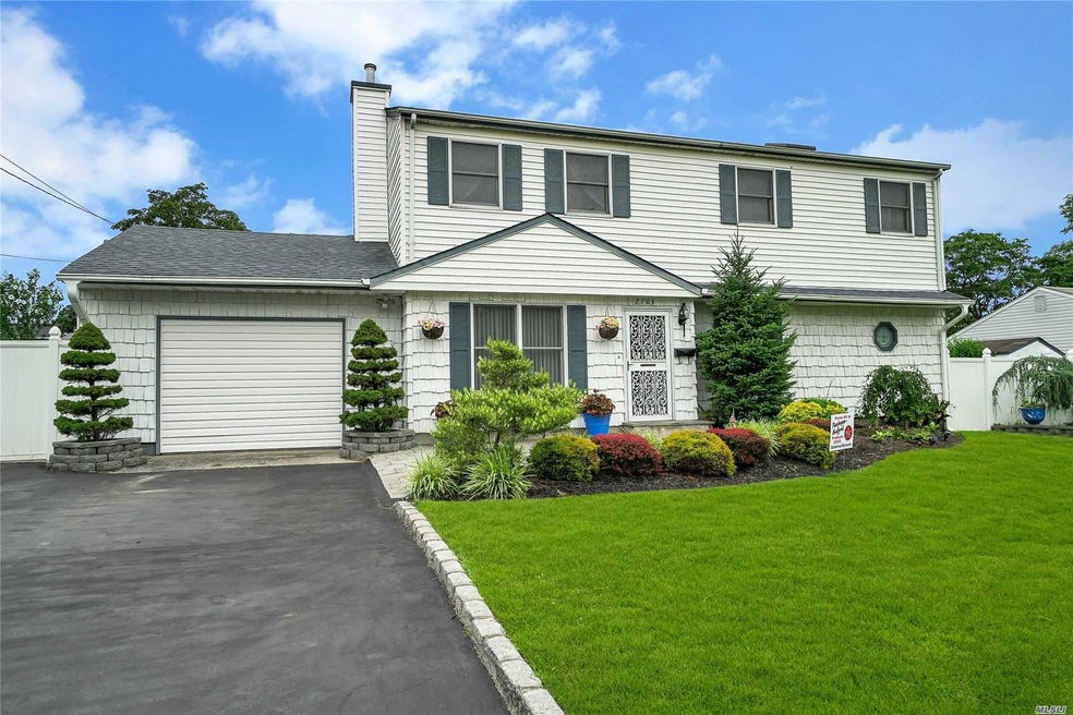 2703 Connecticut Ave, Medford, NY 11763 - photo 1