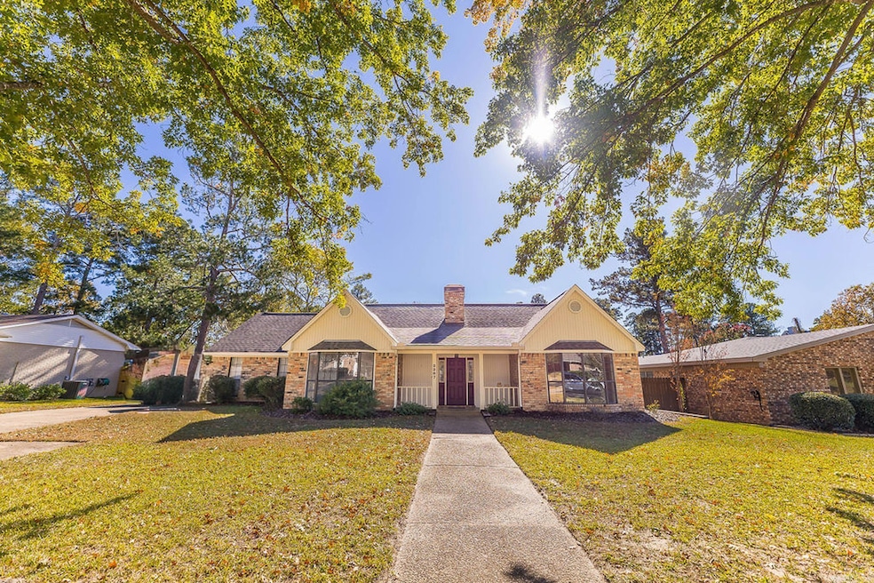 2207 W Main St, El Dorado, AR 71730 - photo 1