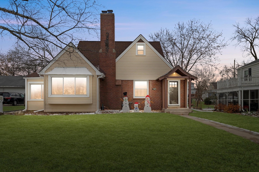 W163N8459 Arthur Ave, Menomonee Falls, WI 53051 - photo 1