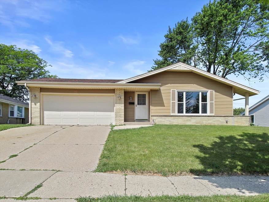 2020 Butler Dr, Waukesha, WI 53186 - photo 1