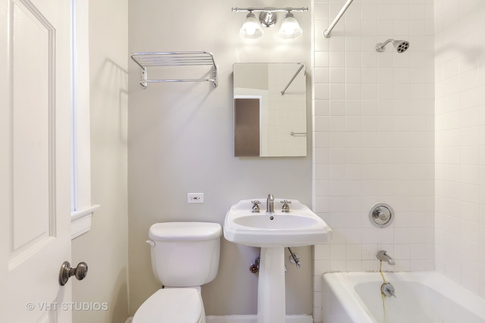 2914 N Pine Grove Ave unit 3, Chicago, IL 60657 - photo 1