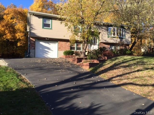 10 Queens Ct, Orangeburg, NY 10962 - photo 1