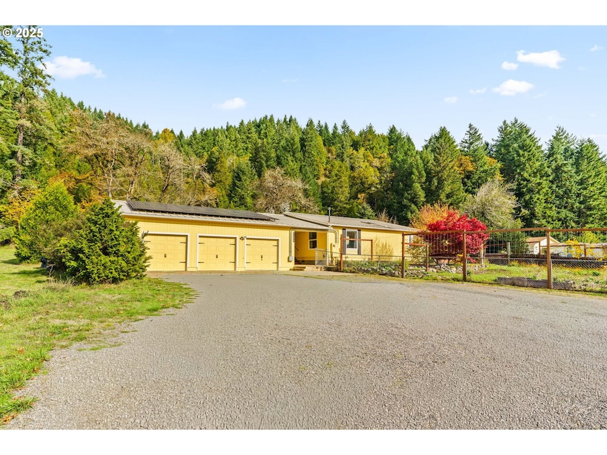 47849 W 2nd St, Oakridge, OR 97463 - photo 1