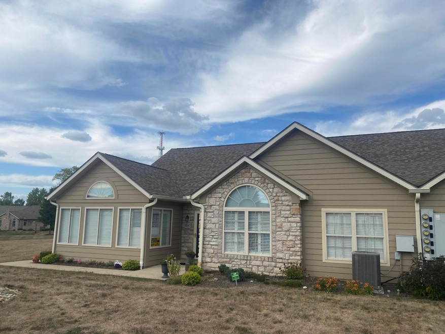 1687 Crossing Blvd unit 1687, Circleville, OH 43113 - photo 1