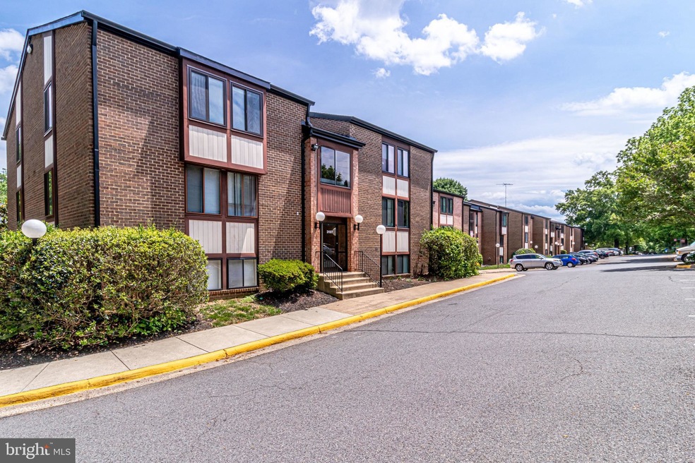3107 Buccaneer Ct unit 201, Fairfax, VA 22031 - photo 1