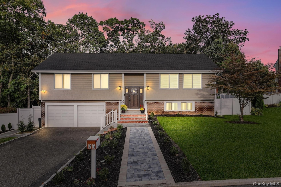 25 Hitching Post Ln, Glen Cove, NY 11542 - photo 1