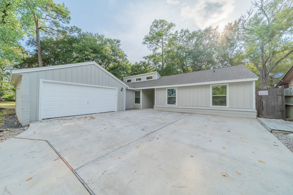 Beautiful updated brick home convenient to Conroe