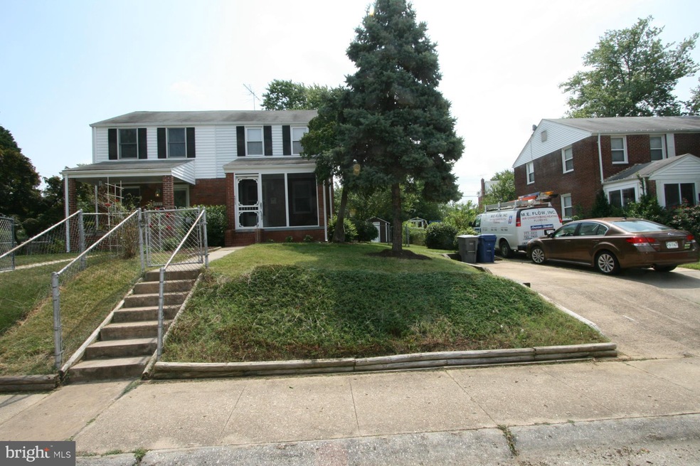 5923 Williamsburg Rd, Alexandria, VA 22303 - photo 1