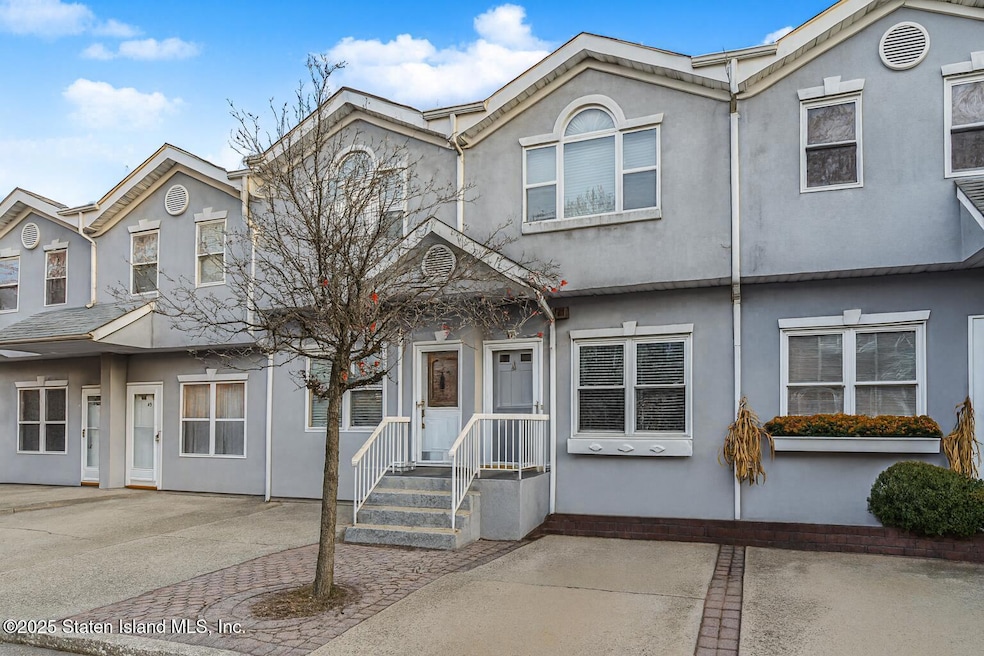 41 Crown Ct, Staten Island, NY 10312 - photo 1